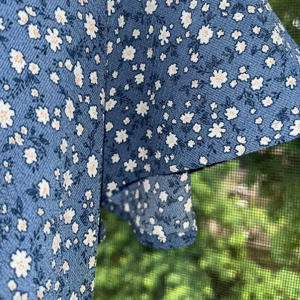 Flutter-sleeve wrap front dress with tie detail - Picture 7 of 7